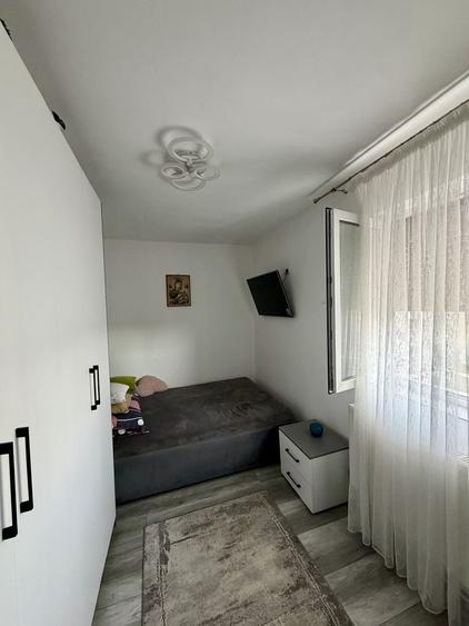 Apartament cu 3 camere decomandat în Exterior Vest