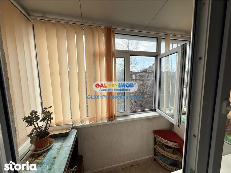 Apartament cu 3 camere semidecomandat, mobilat în Vest
