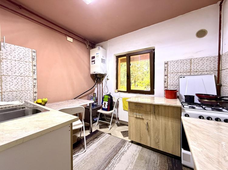 Apartament cu 3 camere decomandat, mobilat în Lunei