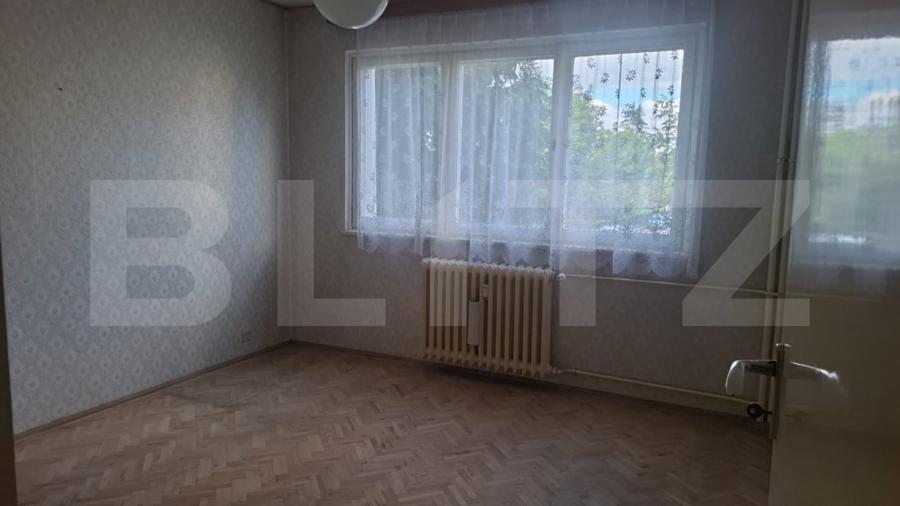 Apartament cu 3 camere semidecomandat în Astra