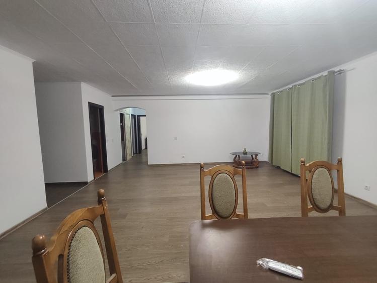 Apartament cu 4 camere decomandat, mobilat în Florești