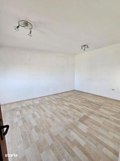 Casă cu 6 camere cu Teren 450 Mp în Calea București