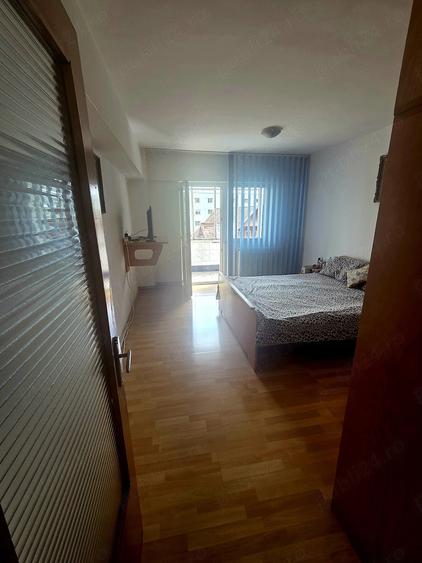 Apartament cu 3 camere decomandat în Noua