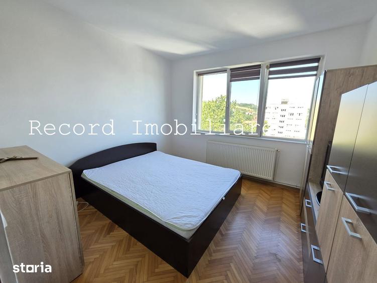 Apartament cu 4 camere decomandat în Grigorescu