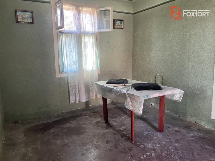 Casă individuală cu 8 camere cu Canalizare în Păru