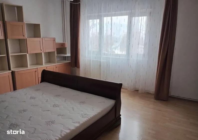 Apartament cu 4 camere în Plopilor