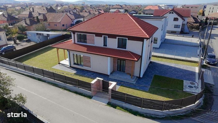 Casă cu 4 camere în Apahida