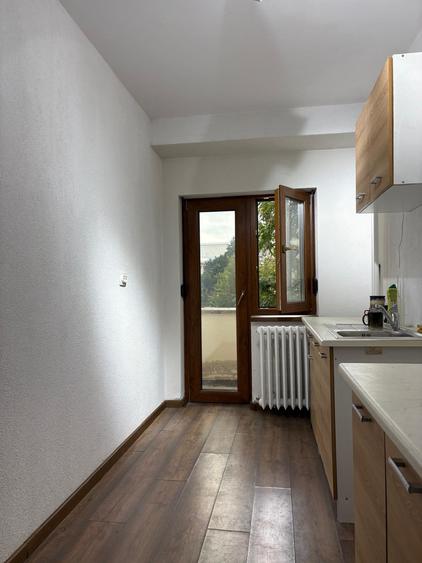 Apartament cu 4 camere decomandat în P-ța Unirii