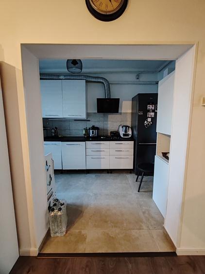 Apartament cu 3 camere decomandat în Ghiroda