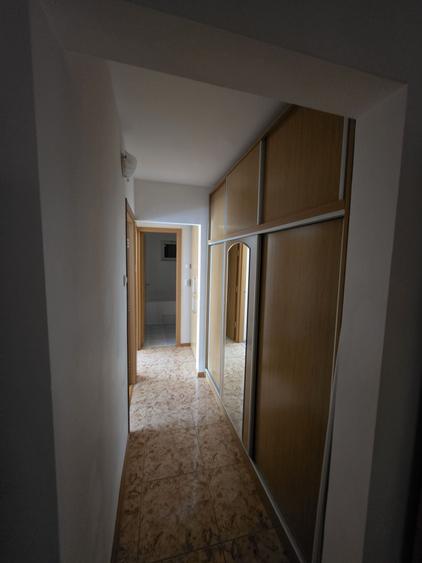 Inchiriere apartament 3 camere 9 Mai - 8