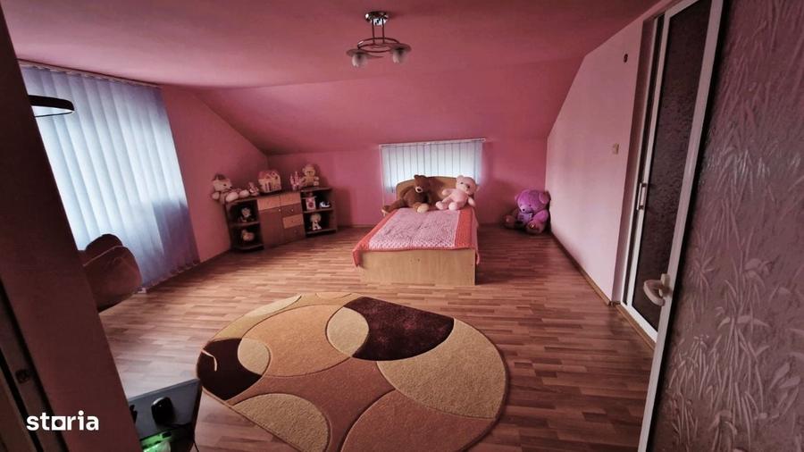 Casă cu 4 camere cu Teren 1500 Mp în Turia
