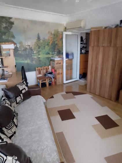 Apartament cu 3 camere decomandat în Călărași