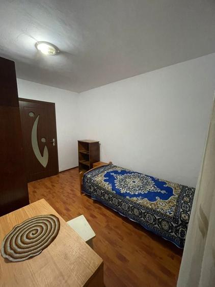 Apartament cu 3 camere decomandat în Exterior Vest