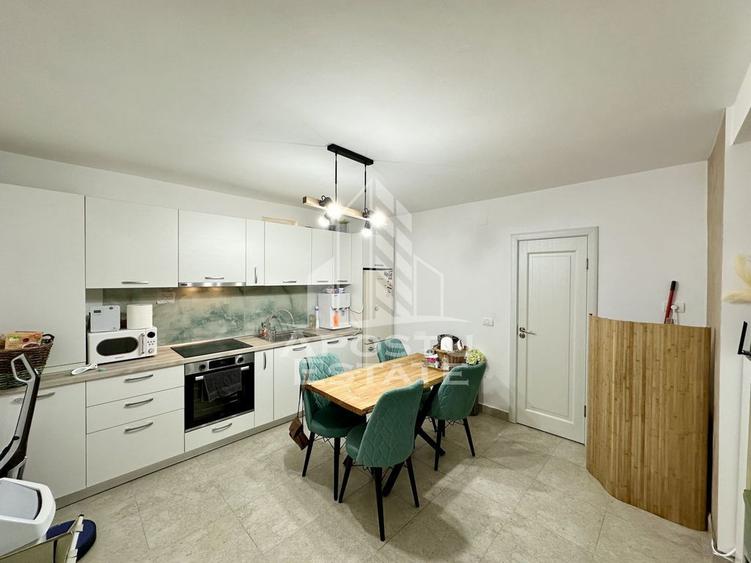 Apartament cu 3 camere semidecomandat, mobilat în Complex Studențesc