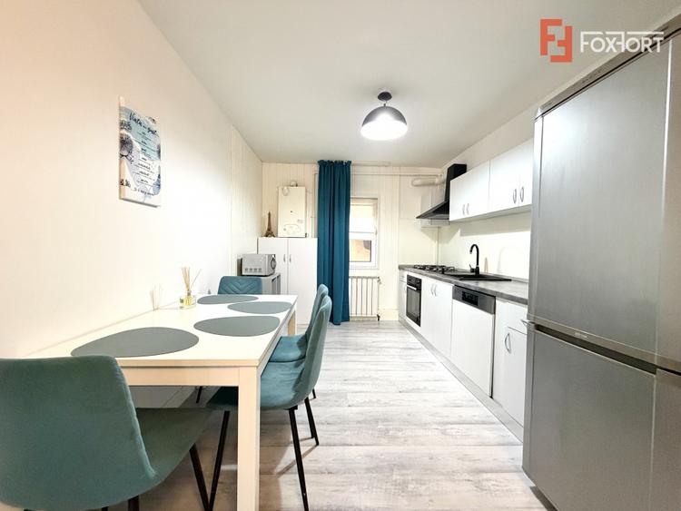 Apartament cu 3 camere decomandat, mobilat în Aradului