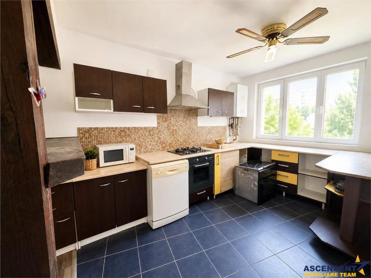 Casă cu 4 camere cu Teren 3227 Mp în Central