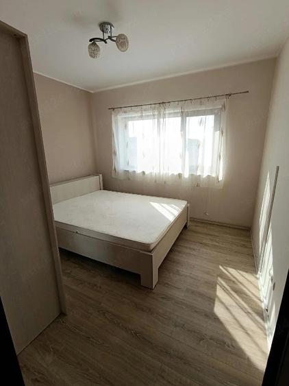 Apartament cu 3 camere semidecomandat în Dumbrăvița