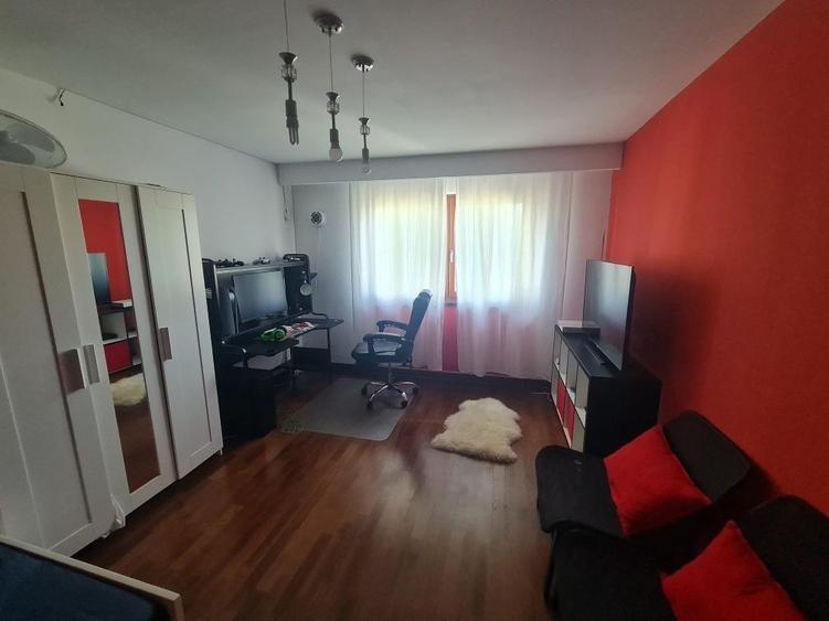 Casă individuală cu 5 camere cu Canalizare în Nord