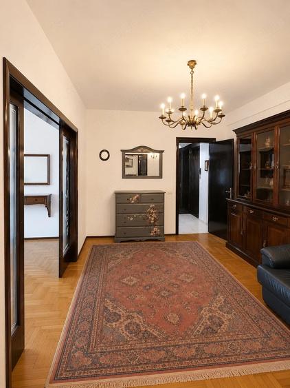 Apartament cu 3 camere decomandat în Romană