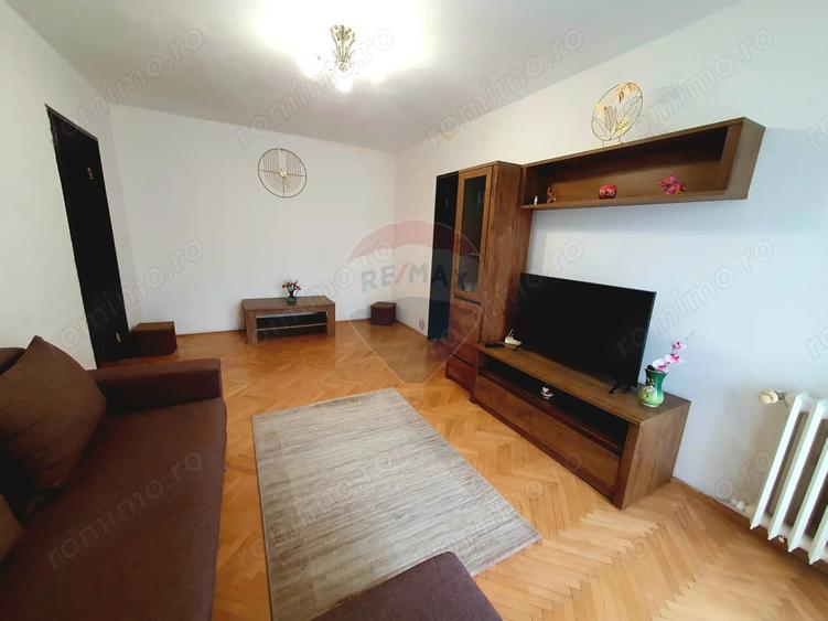 3 camere aproape de metrou, intr-o zona verde ?i lini?tita - 9