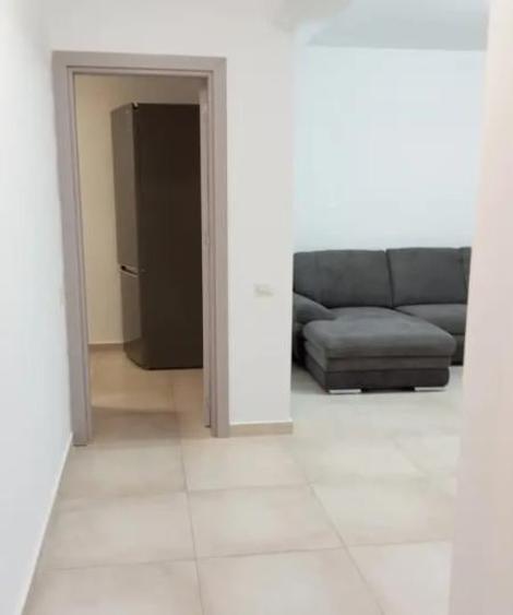 Apartament cu 3 camere decomandat, mobilat în Theodor Pallady