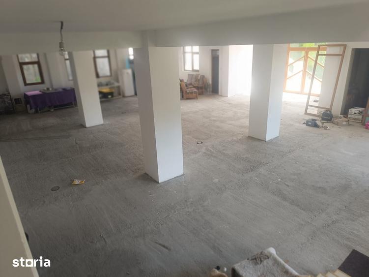 Casă cu 10 camere cu Teren 970 Mp în Calea București