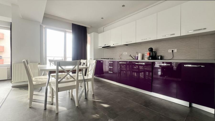 Apartament cu 3 camere decomandat, mobilat în Mamaia