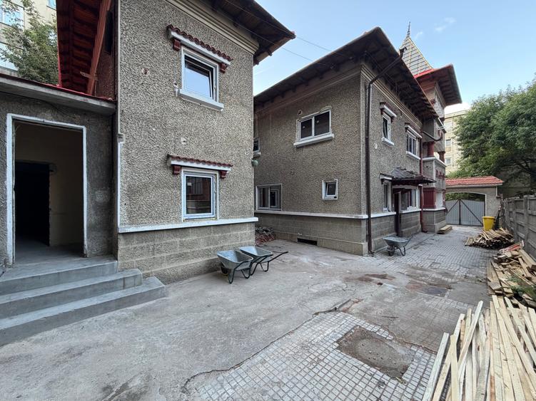 Casă cu 15 camere cu Canalizare în Rahova