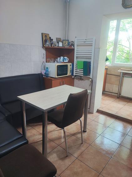 Apartament cu 3 camere decomandat în Nufărul
