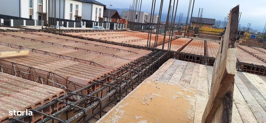 Casă cu 4 camere cu Teren 800 Mp în Săcele