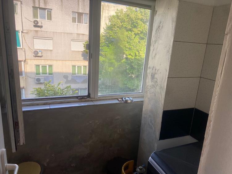 Garsonieră decomandată în Est