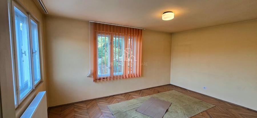 Casă individuală cu 5 camere cu Canalizare în Central