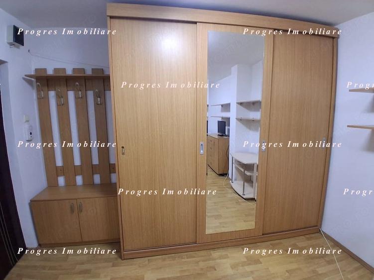 Garsoniera- Calea Girocului-Baricada- Parter- 24 mp- Centrala proprie- 250 euro - 4