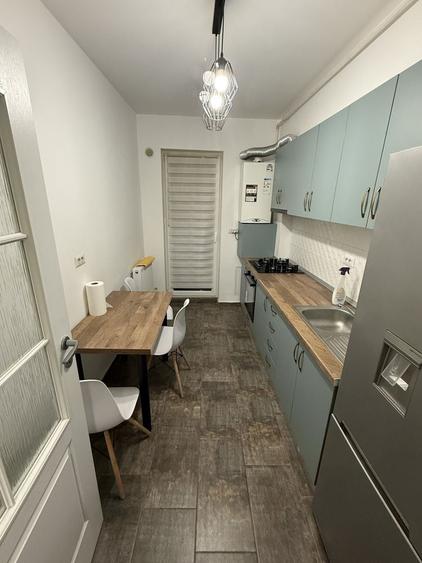 Apartament cu 2 camere decomandat în Apărătorii Patriei