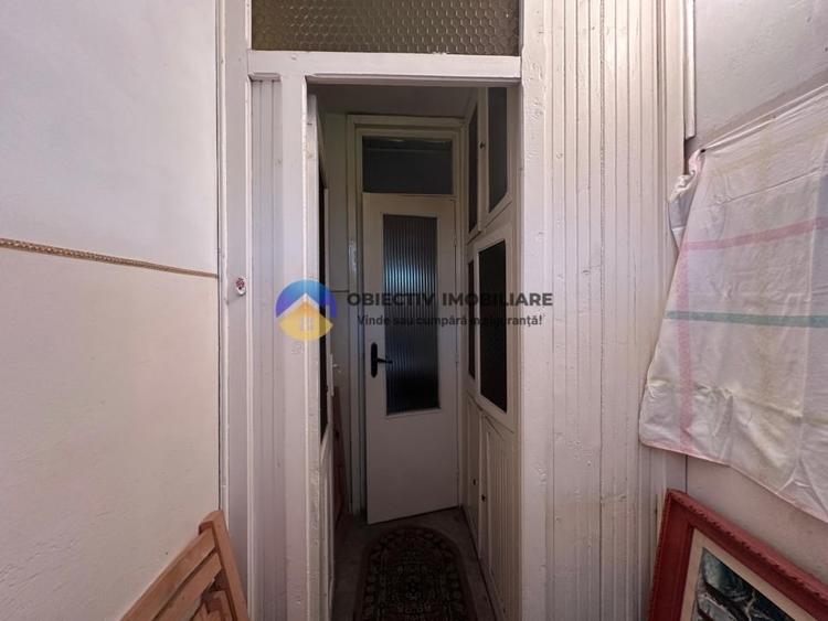 Apartament 3 camere de vânzare - Zona Centrală / 2 băi - 12