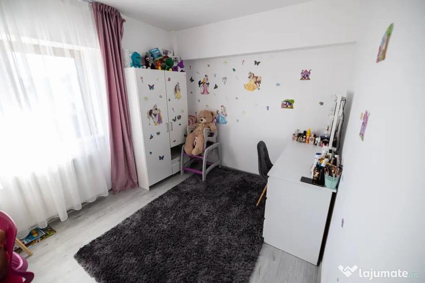 Apartament cu 3 camere decomandat în Central