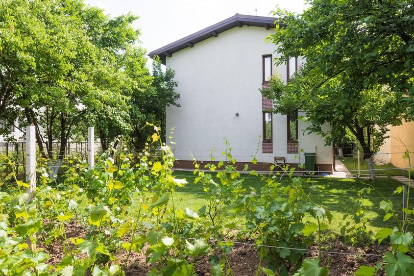 Casă individuală cu 4 camere cu Canalizare în Gorjului