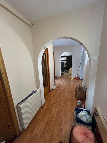 Apartament cu 4 camere decomandat în Central