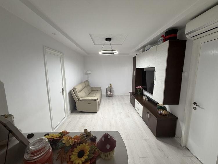 Apartament cu 3 camere semidecomandat în Valea Rosie