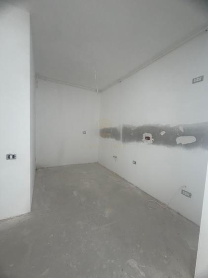 Apartament cu 3 camere semidecomandat, mobilat în Eminescu