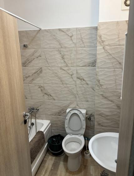 Garsonieră decomandată în Roșu