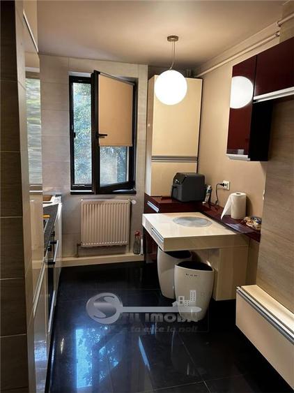 Apartament cu 2 camere semidecomandat, mobilat în Bucșinescu