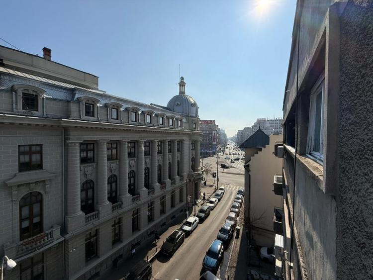 Apartament cu 4 camere decomandat, mobilat în Romană