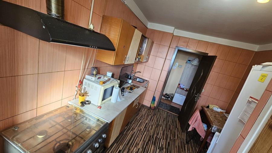 Apartament cu 2 camere decomandat în B-dul București