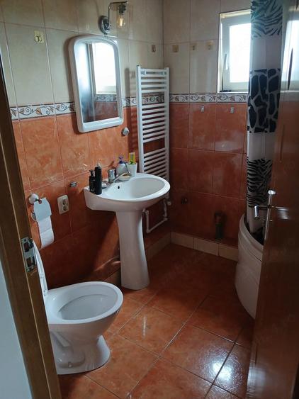 Casă cu 7 camere cu Teren 800 Mp în Aeroport
