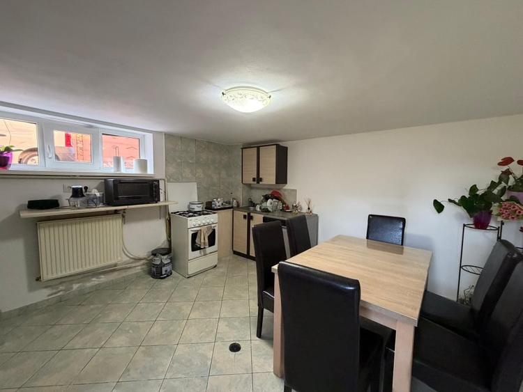 Duplex cu 8 camere cu Piscina în Cetate