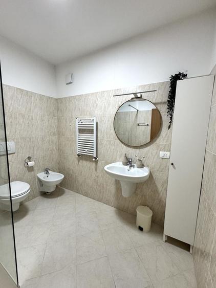 Apartament cu 3 camere semidecomandat în Torontalului
