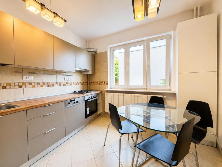 Apartament cu 4 camere decomandat în Dorobanți