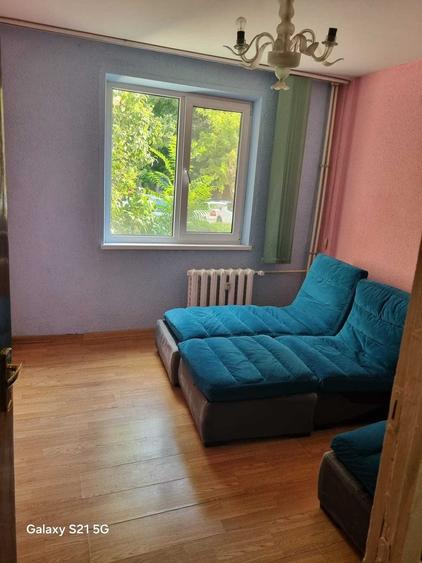 Apartament cu 3 camere semidecomandat în Titan