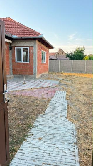 Casă individuală cu 4 camere cu Teren 600 Mp în Central